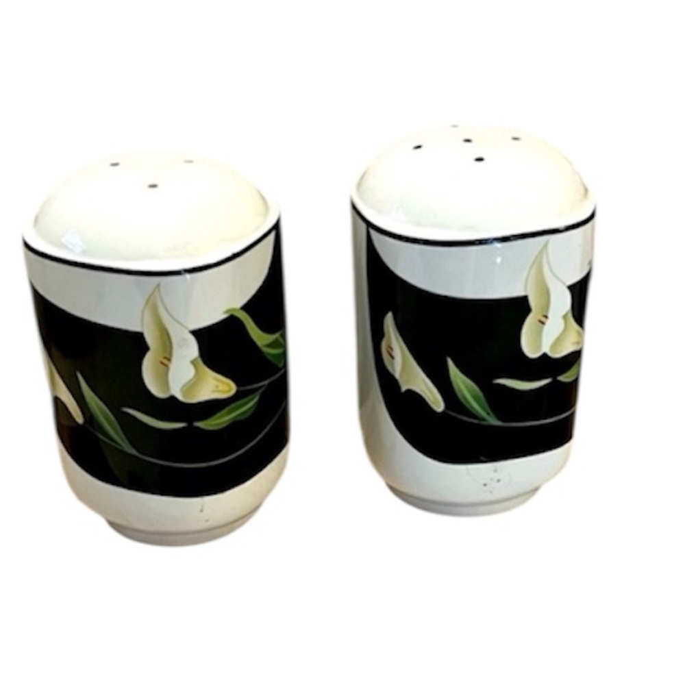 Calla Lilly Black White Green Floral Retro Salt And Pepper Shakers